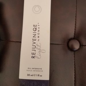 Brand New Monat Light Rejuvenate Oil